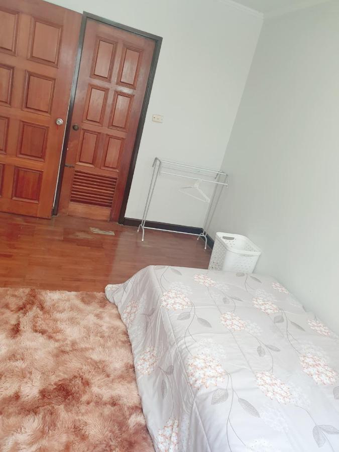 Kru Nat'S Bed & Breakfast W/ Private Rooms & Gym Bangkok Exterior foto