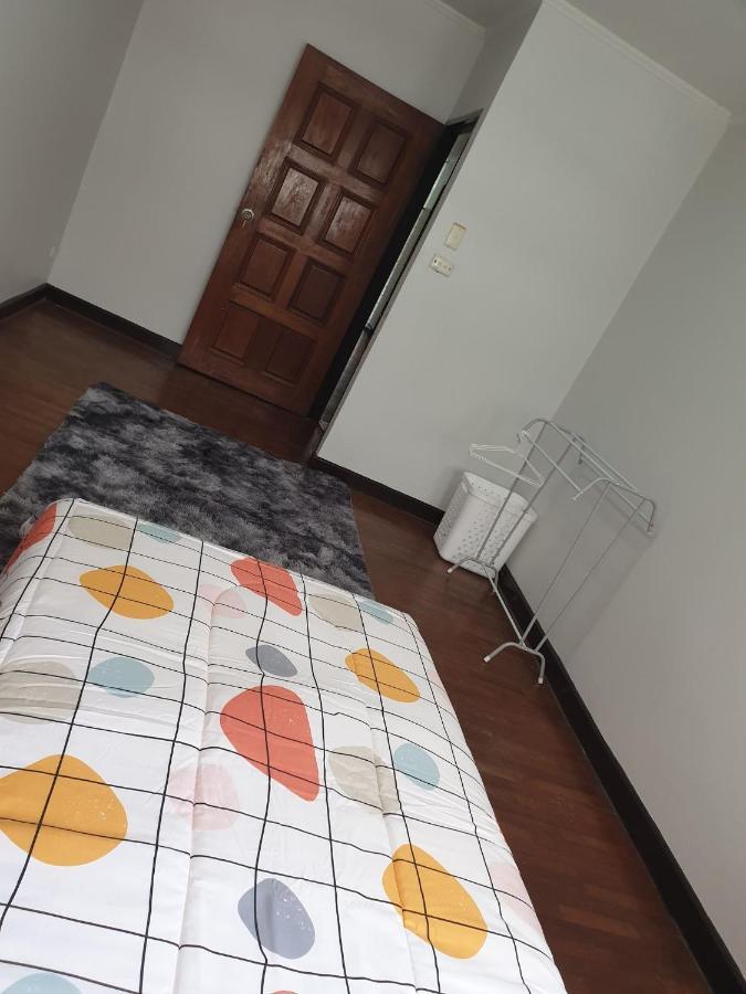 Kru Nat'S Bed & Breakfast W/ Private Rooms & Gym Bangkok Exterior foto
